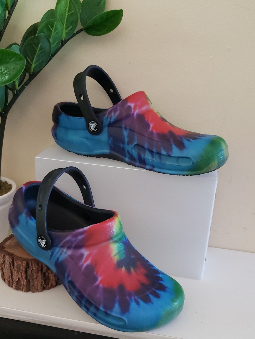 Crocs Bistro (Work Approved) FUN COLORFUL Tie-Dye Graphic Clog - M8 /W10
